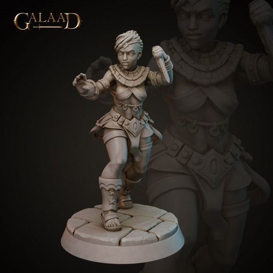 Female Savage Fighter | Galaad Miniatures | Compatible with D&D/AoS | Fantasy | Tabletop RPG