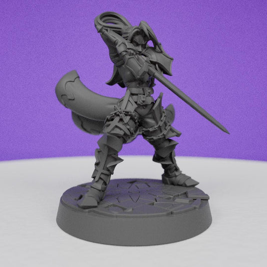 Female Vampire Fighter Poising | CastnPlay Miniatures | Compatible with D&D/AoS | Fantasy | Tabletop RPG