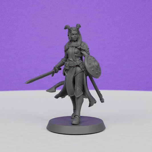Female Tiefling Knight | Galaad Miniatures | Compatible with D&D/AoS | Fantasy | Tabletop RPG