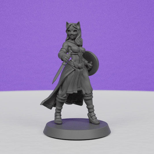 Female Cat Mask Warrior | Galaad Miniatures | Compatible with D&D/AoS | Fantasy | Tabletop RPG